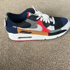 Nike Women’s Nike Air Max 90 Legacy Size 7.5 Great Condition